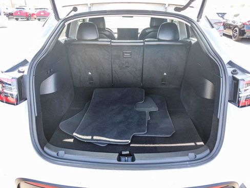 Used 2022 Tesla Model Y Long Range image 26