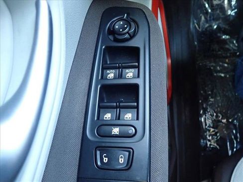 Used 2015 Jeep Renegade Latitude AWD/4WD image 23