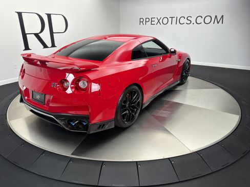 Used 2018 Nissan GT-R Premium AWD/4WD image 8