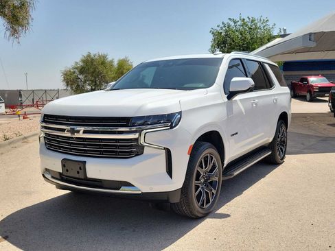 Used 2024 Chevrolet Tahoe LT w/ LT Signature Package RWD image 4