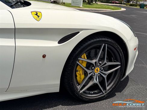 Used 2017 Ferrari California T RWD image 65