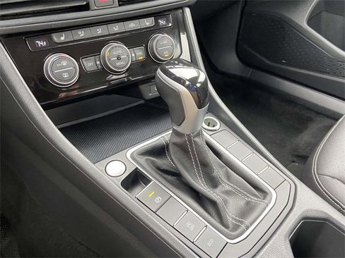 Used 2024 Volkswagen Jetta SE image 19
