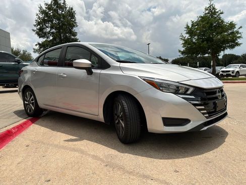 Used 2025 Nissan Versa SV FWD image 4