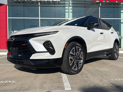 Used 2023 Chevrolet Blazer RS w/ Driver Confidence II Package FWD image 2