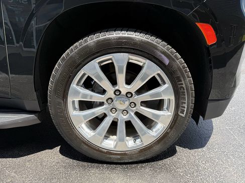 Used 2021 Chevrolet Tahoe Premier w/ Premium Package AWD/4WD image 5