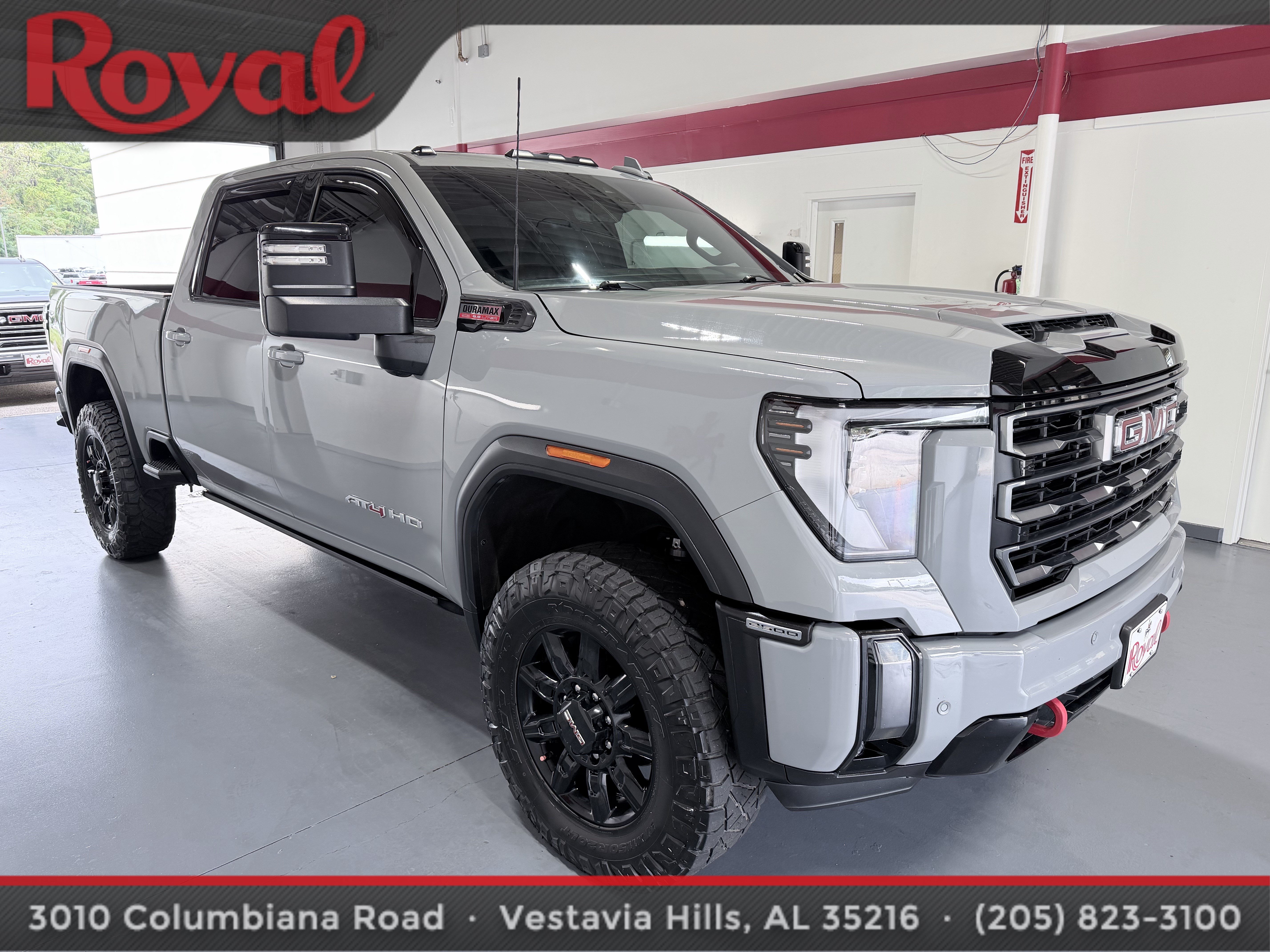 Used 2024 GMC Sierra 2500 AT4 w/ AT4 Premium Plus Package AWD/4WD image 3