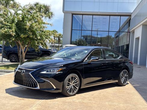 Used 2024 Lexus ES 350 w/ Premium Package FWD image 7