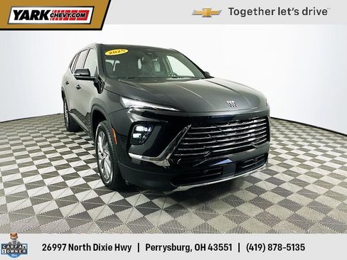 Certified 2025 Buick Enclave Preferred image 1