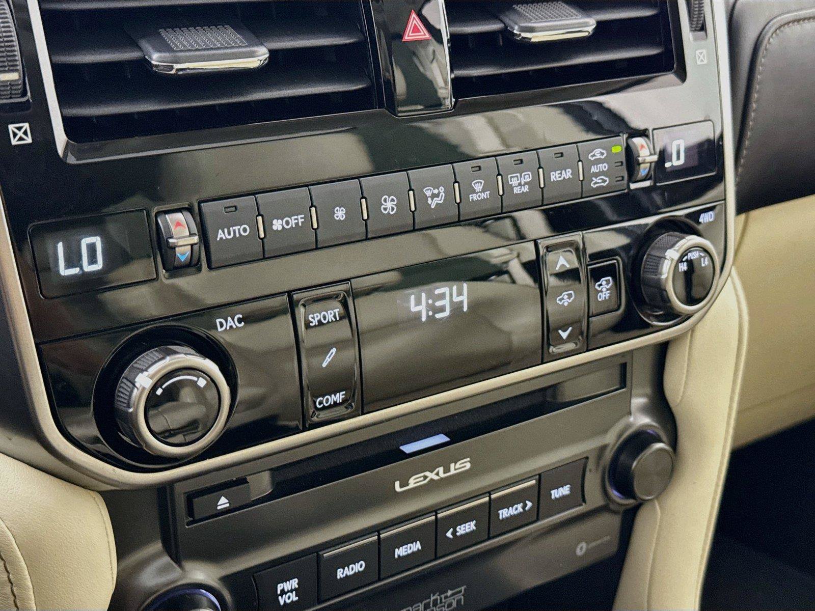 Used 2022 Lexus GX 460 Luxury w/ Sport Design Package AWD/4WD image 31