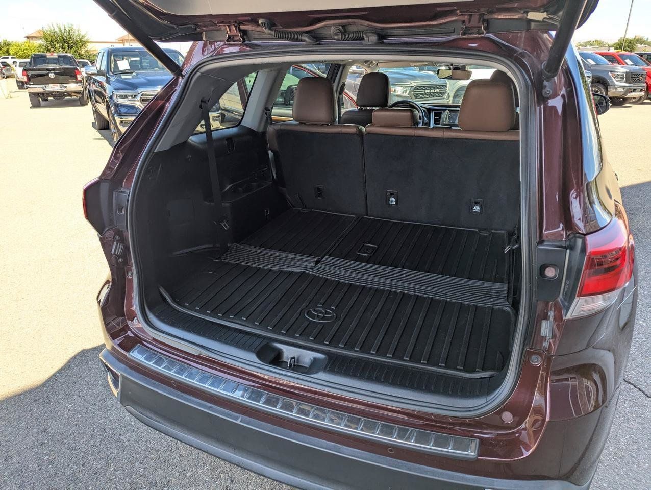 Used 2017 Toyota Highlander Limited AWD/4WD image 29