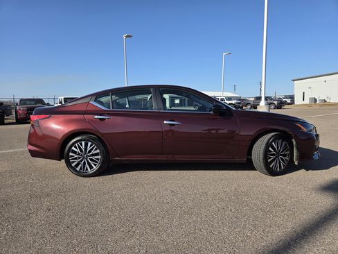 Used 2025 Nissan Altima 2.5 SV image 8
