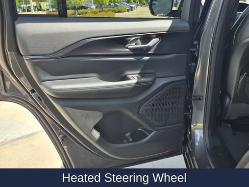 Used 2025 Jeep Grand Cherokee Altitude image 18