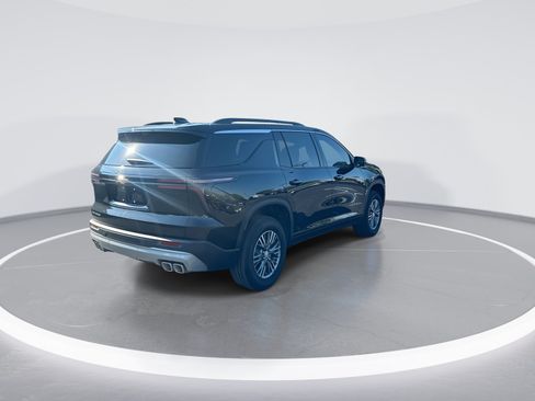 Used 2026 Chevrolet Traverse LT w/ Driver Confidence Package FWD image 9