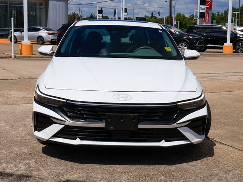 Used 2025 Hyundai Elantra SEL FWD image 23