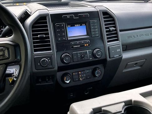 Used 2020 Ford F250 XL w/ Power Equipment Group image 7