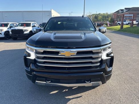 Used 2025 Chevrolet Silverado 1500 High Country w/ Technology Package AWD/4WD image 2