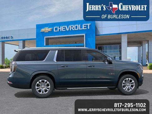 New 2026 Chevrolet Suburban LT image 7