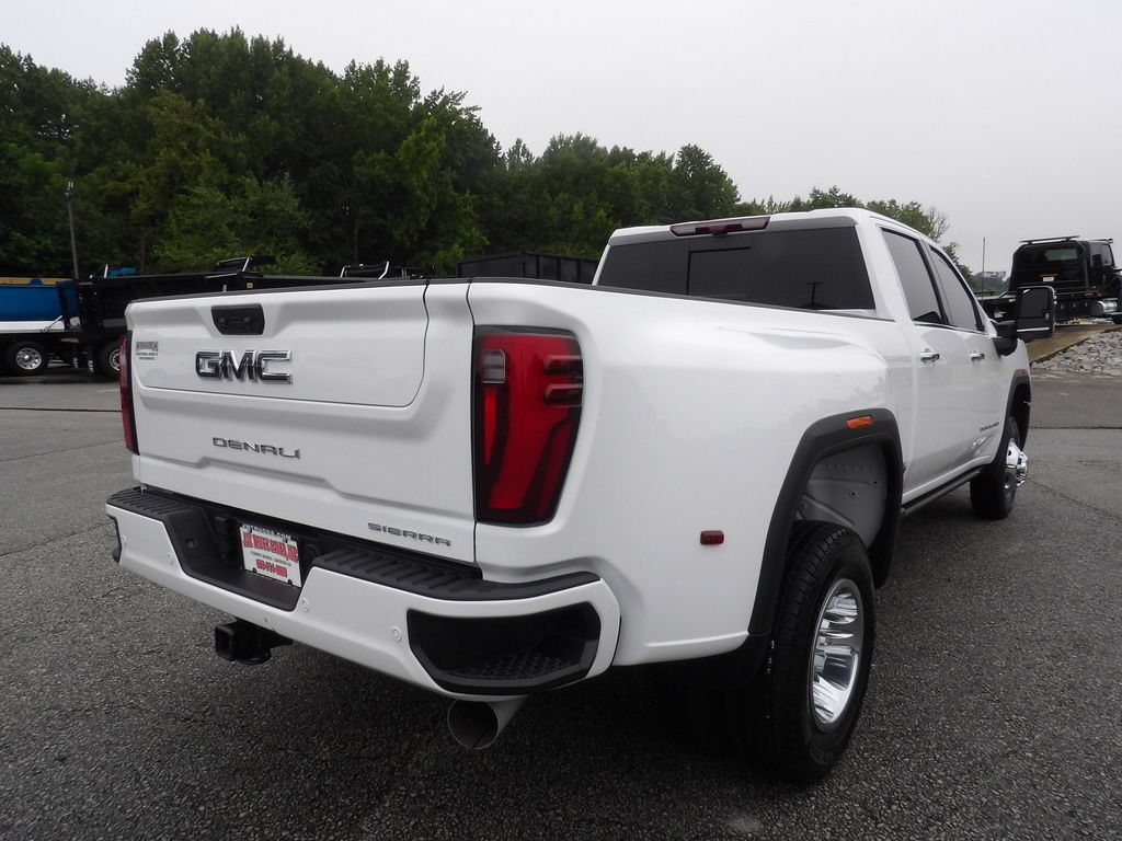 Used 2024 GMC Sierra 3500 Denali Ultimate AWD/4WD image 7
