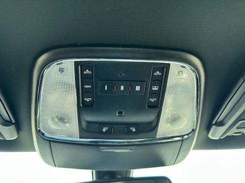 Used 2019 Chrysler 300 S w/ 300S Premium Group RWD image 33