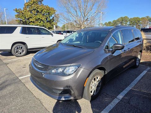 Used 2021 Chrysler Voyager Lxi image 3