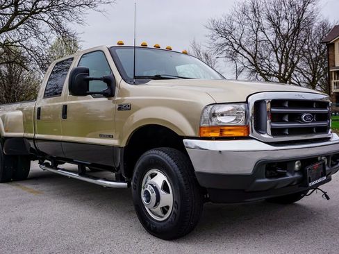 Used 2001 Ford F350 4x4 Crew Cab DRW Super Duty image 2
