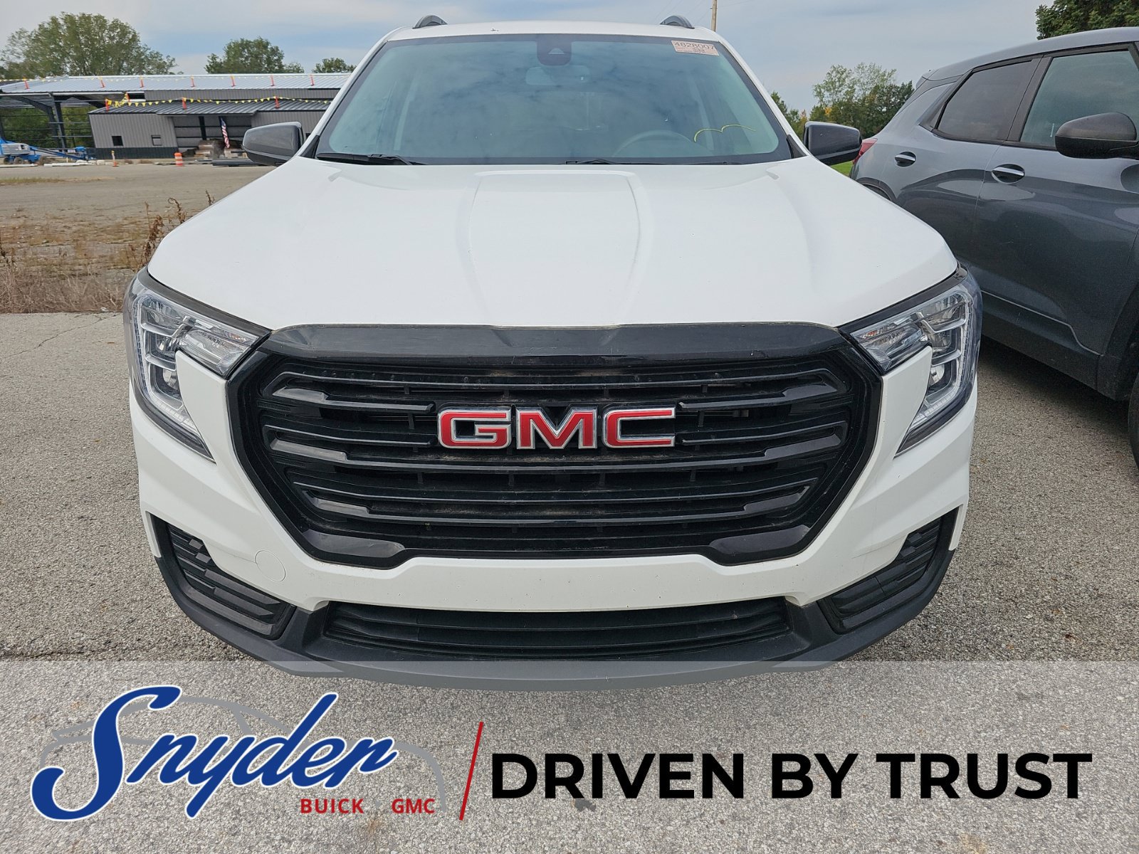 Used 2023 GMC Terrain SLE w/ Driver Convenience Package FWD image 5