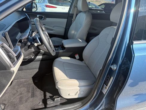 Used 2025 Kia Sorento EX w/ EX Panoramic Sunroof Package image 3