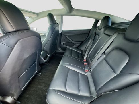 Used 2021 Tesla Model 3 Standard Range Plus image 16
