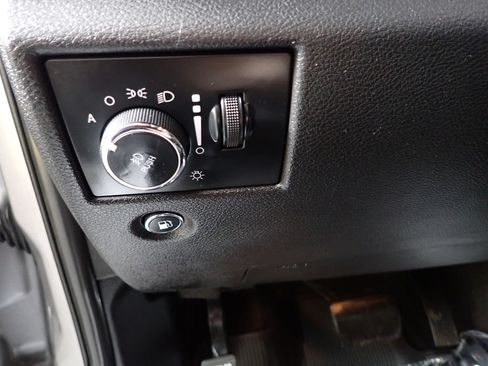 Used 2019 Jeep Grand Cherokee Altitude AWD/4WD image 25