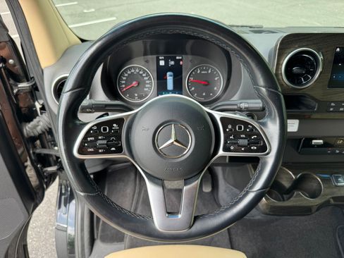 Used 2022 Mercedes-Benz Sprinter 3500 image 38