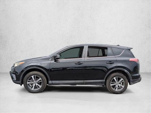 Used 2018 Toyota RAV4 XLE FWD image 2