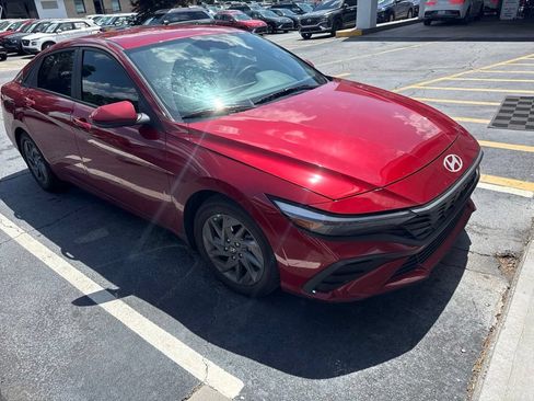 Used 2024 Hyundai Elantra SEL FWD image 4