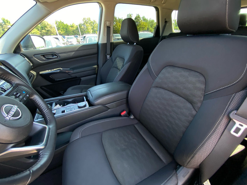 Used 2024 Nissan Pathfinder SV AWD/4WD image 7