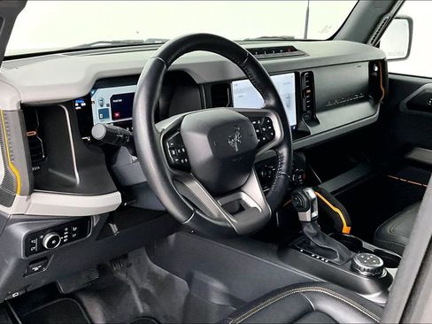 Used 2023 Ford Bronco Badlands image 17