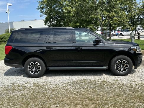 Used 2024 Ford Expedition Max XLT image 4