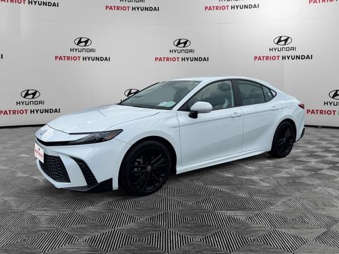 Used 2025 Toyota Camry SE FWD image 7