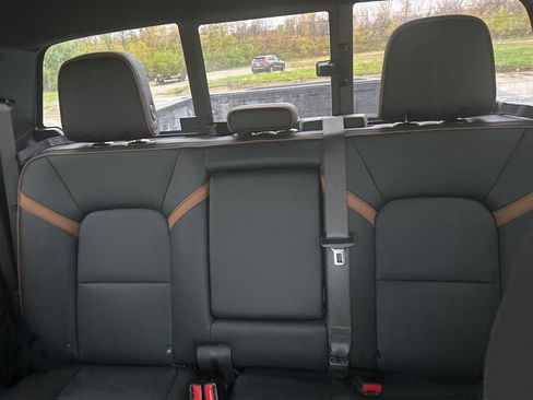 Used 2024 GMC Canyon AT4 w/ AT4 Premium Package image 31