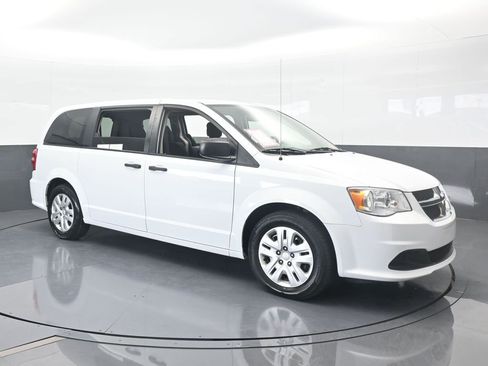 Used 2020 Dodge Grand Caravan SE image 8