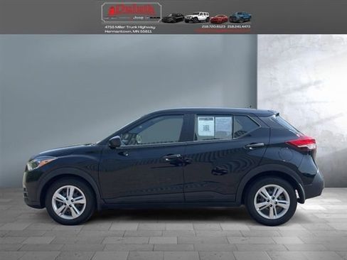 Used 2020 Nissan Kicks S image 3