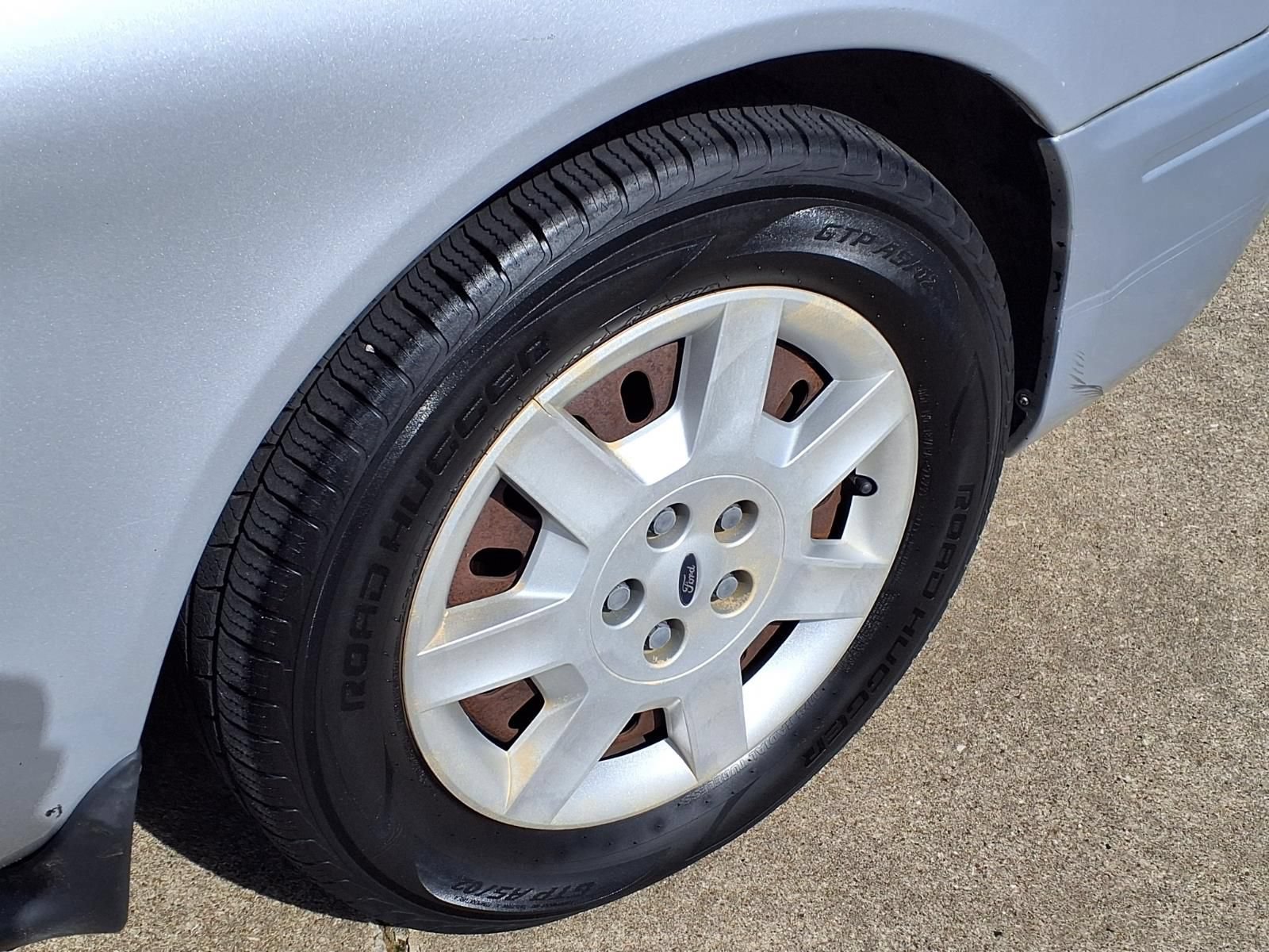 Used 2005 Ford Taurus SE FWD image 10