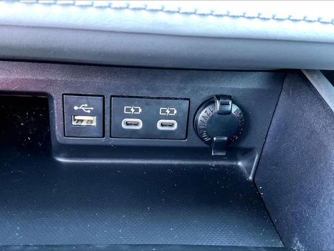 Used 2023 Toyota Highlander LE image 31