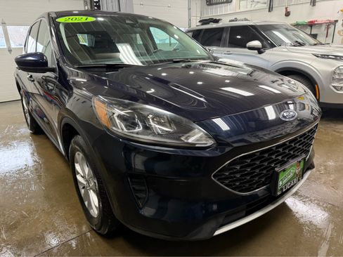 Used 2021 Ford Escape SE w/ Cold Weather Package AWD/4WD image 3
