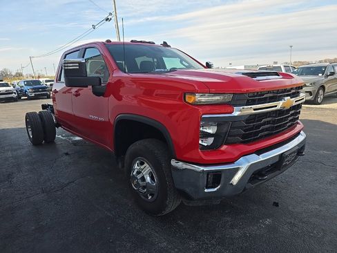 Used 2024 Chevrolet Silverado 3500 LT w/ Convenience Package image 9
