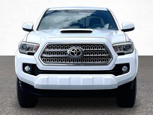 Certified 2017 Toyota Tacoma TRD Sport AWD/4WD image 4
