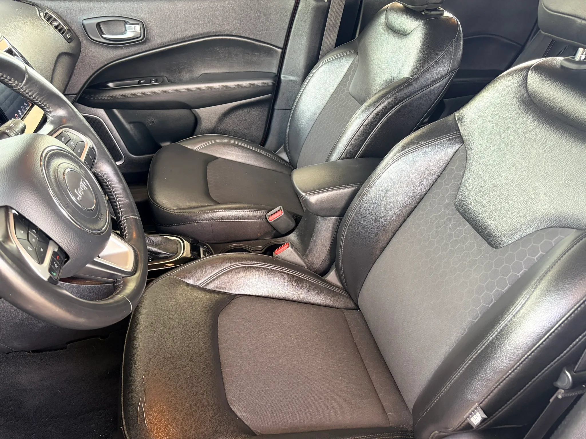 Used 2018 Jeep Compass Latitude w/ Popular Equipment Group FWD image 9