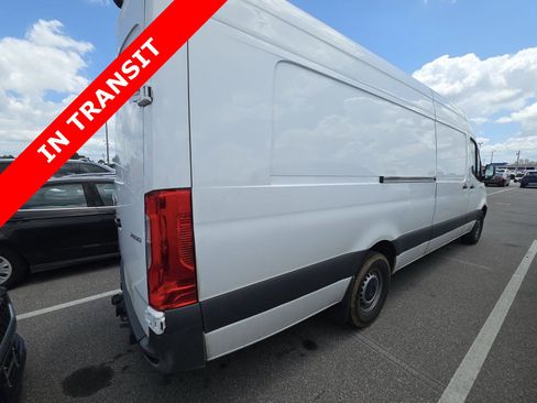 Used 2024 Mercedes-Benz Sprinter 2500 image 4