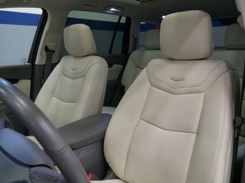 Used 2022 Cadillac XT6 Premium Luxury w/ Technology Package image 16