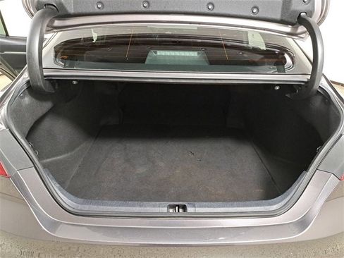 Used 2022 Toyota Camry LE image 10
