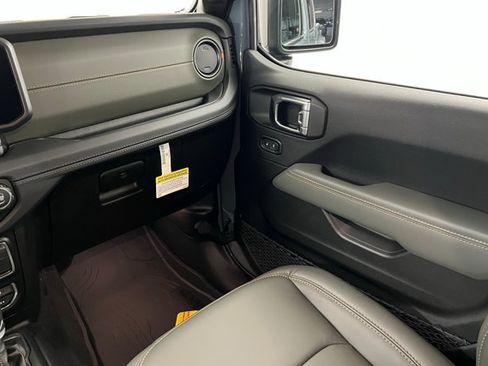 New 2025 Jeep Gladiator Mojave AWD/4WD image 10
