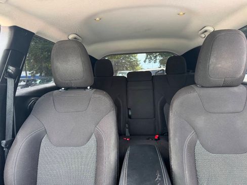 Used 2019 Jeep Cherokee Latitude w/ Popular Appearance Group FWD image 14